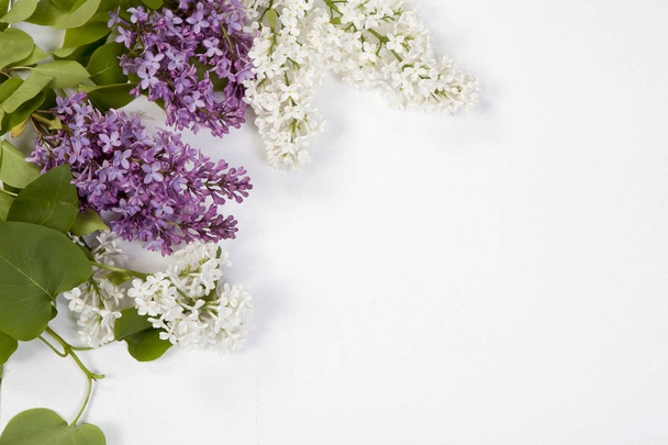 the Blue lilac on a wooden white table - Foto, afbeelding