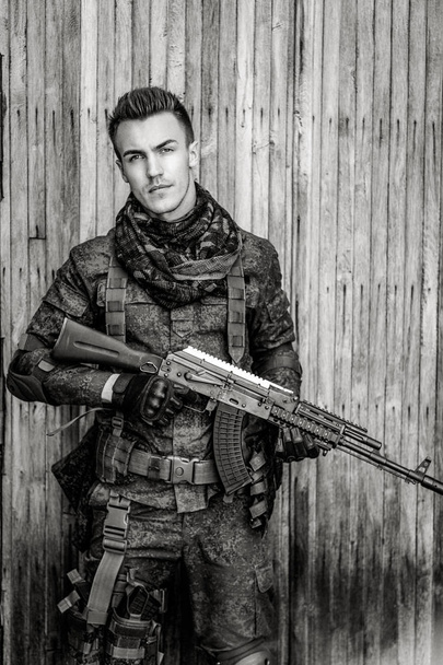 Military soldier with a rifle  - Foto, imagen