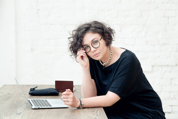 businesswoman in glasses working on laptop - Fotó, kép