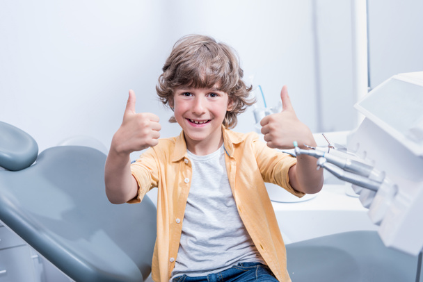 αγόρι σε οδοντιατρείο - Φωτογραφία, εικόνα