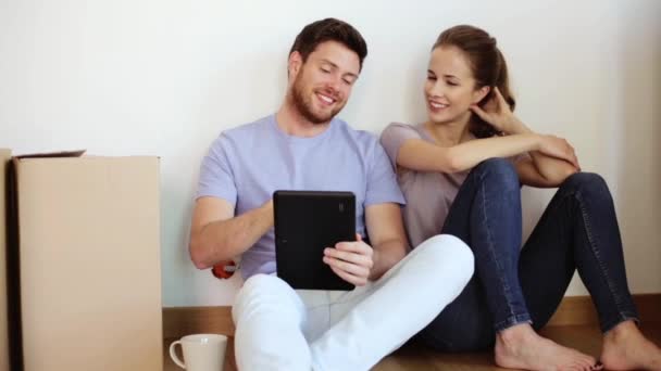 boldog pár-val tabletta pc-on új haza - Felvétel, videó