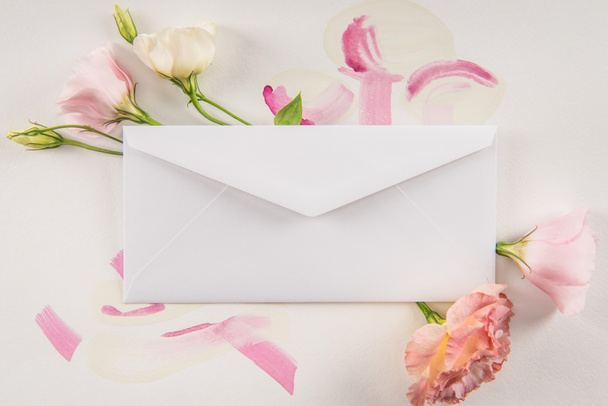 Beautiful flowers and white envelope - Zdjęcie, obraz