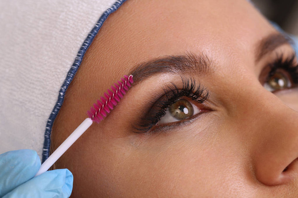 Professional eyebrow correction - Zdjęcie, obraz