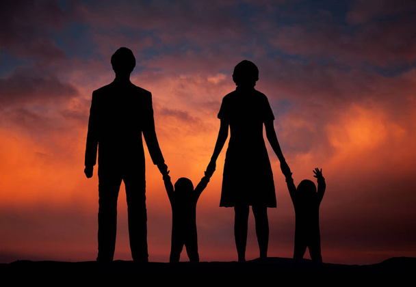 A család a naplementében a - Fotó, kép