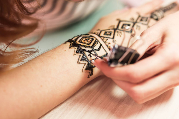 Drawing process of henna menhdi ornament on womans hand. - Photo, Image