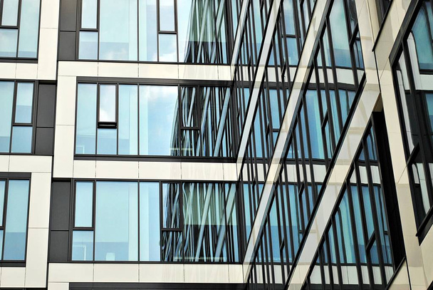  Prédio moderno. Edifício de escritório moderno com fachada de vidro
. - Foto, Imagem