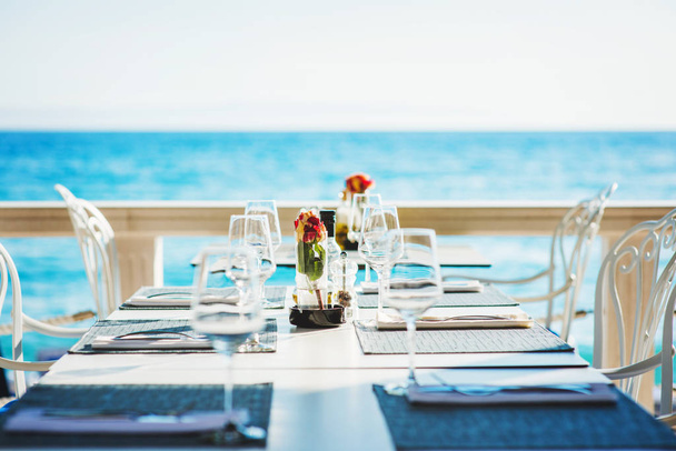 Beach restaurant with sea view - Foto, Imagen