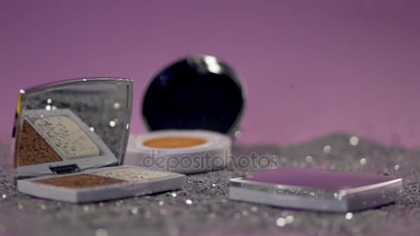 Glittering particles pour down from top to objects in a scene. - Filmmaterial, Video
