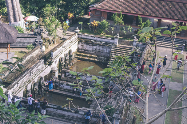 Antiguo templo cueva en ruinas Goa Gajah, Ubud, Bali. Templo del elefante en la isla de Bali
. - Foto, Imagen