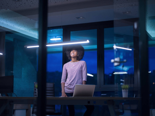 black businesswoman using a laptop in startup office - 写真・画像