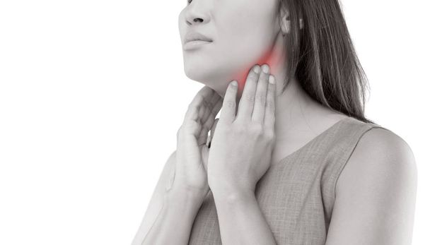 У жінки болить горло. ізольовані на білому фоні
. - Фото, зображення