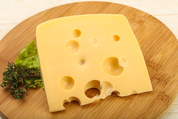 Pedazo de sabroso queso
 - Foto, imagen
