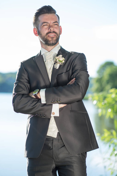 handsome groom in wedding suit - Foto, imagen