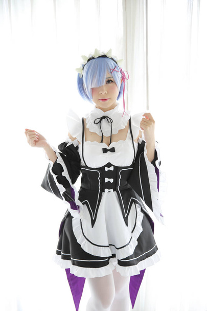 Dziewczyna cosplay anime Japonii w biały ton - Zdjęcie, obraz