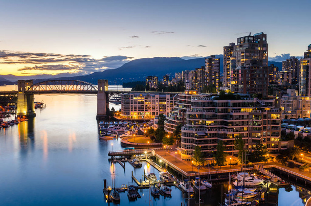 Vancouver Waterfront al tramonto
 - Foto, immagini