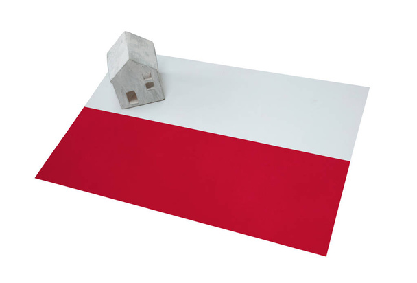 Bir bayrak - Polonya üzerinde küçük ev - Fotoğraf, Görsel