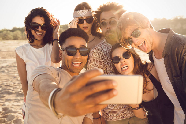Multiracial group of friends taking selfie - Fotoğraf, Görsel