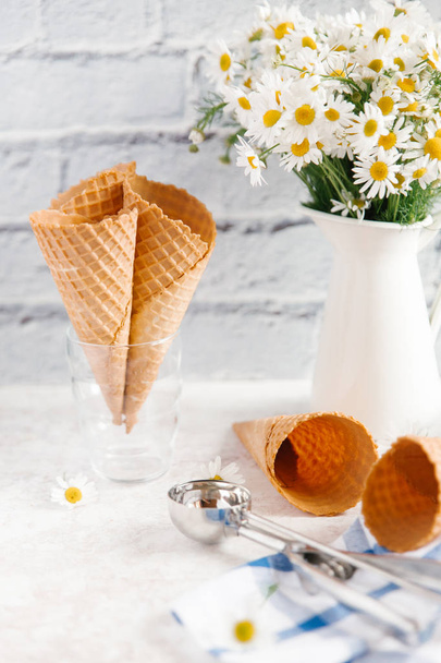 Vohvelikeksit jäätelöä varten
 - Valokuva, kuva