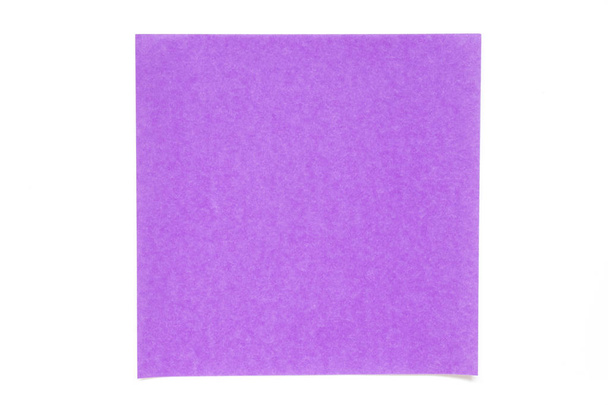 Feuille de papier de couleur violette sur fond blanc utilisé pour la décoration ou l'élément de conception
 - Photo, image