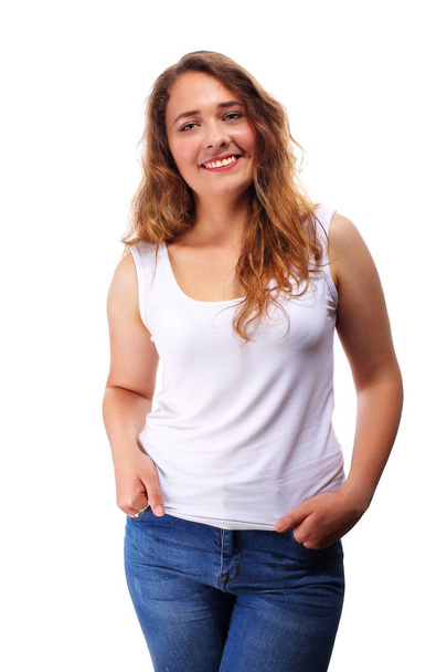 Hymyilevä brunette tyttö valkoinen paita eristetty valkoinen
 - Valokuva, kuva