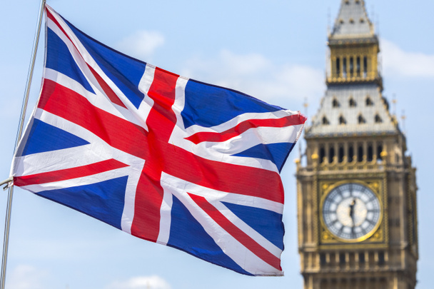 Flaga Wielkiej Brytanii i budynki Parlamentu - Zdjęcie, obraz