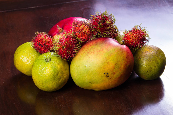 sélection de fruits tropicaux
 - Photo, image