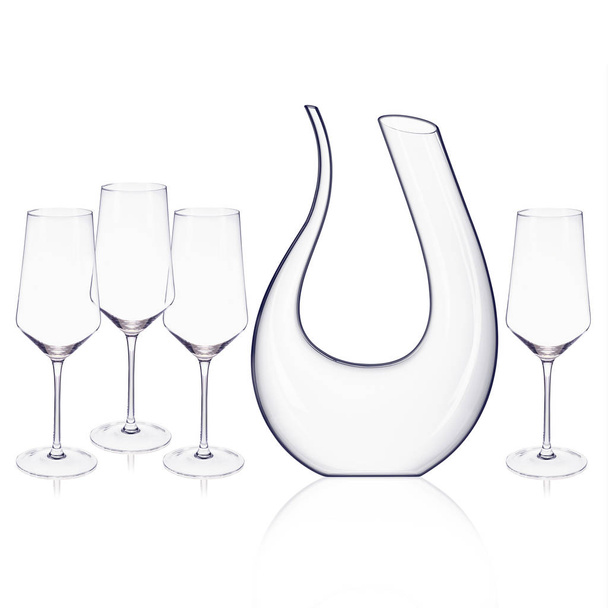 Kristallen karaf en wijn glazen - Foto, afbeelding