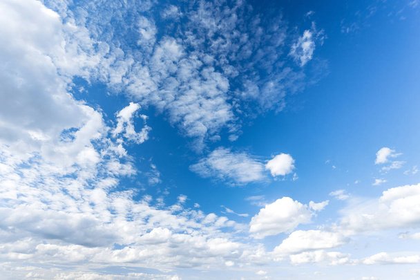 Modrá obloha a mraky - Fotografie, Obrázek