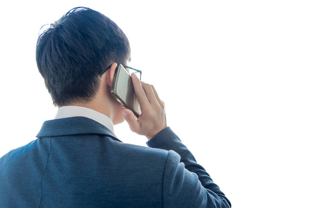 бізнесмен розмовляє на мобільному телефоні і працює над ізольованим w
 - Фото, зображення