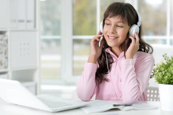 teenage girl listening to music - Photo, image
