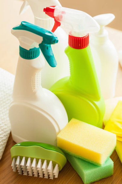 Temizlik malzemeleri ev fırçası sünger eldiven - Fotoğraf, Görsel