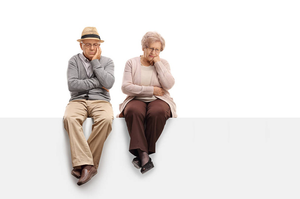 Depressed seniors sitting on a panel - Foto, Imagem