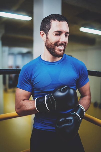Young boxing man on ring - Фото, изображение
