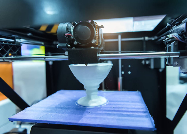 Moderne 3D printer print figuur close-up macro - Foto, afbeelding