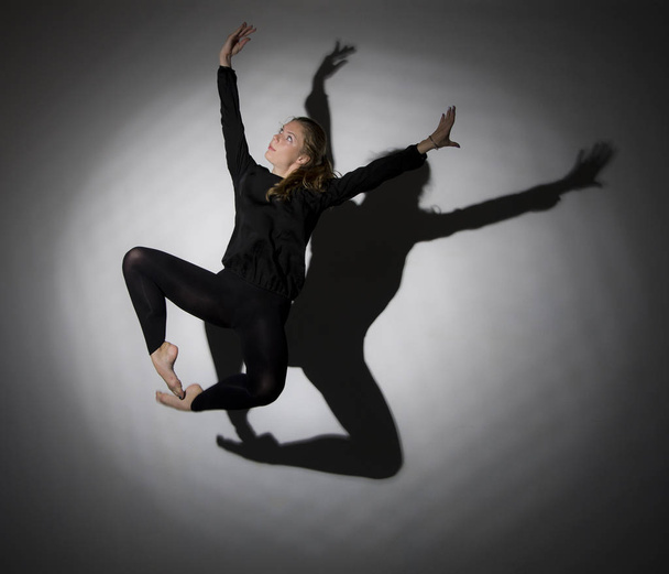 Gymnastic jump girls and the shadow of it. - Fotografie, Obrázek