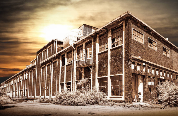 Vecchia fabbrica abbandonata
 - Foto, immagini
