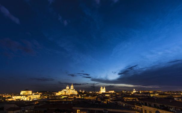 Noční pohled na panoráma města Salamanca - Fotografie, Obrázek