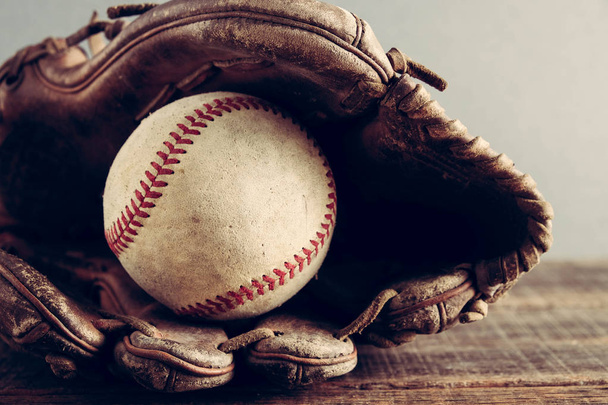 old Baseball and glove on wood background with filter effect retro vintage style - Fotoğraf, Görsel