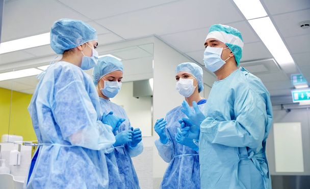 group of surgeons in operating room at hospital - Φωτογραφία, εικόνα