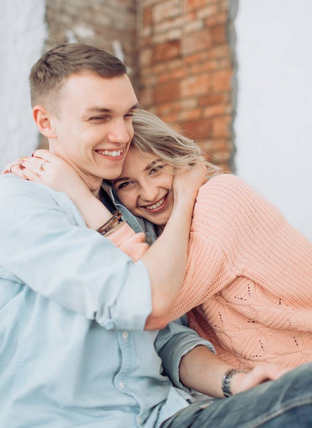 glückliches junges Paar hat Spaß - Foto, Bild