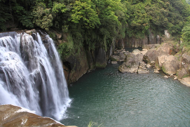Cascada Shifen en Shifen, Taipei, Taiwán
 - Foto, imagen