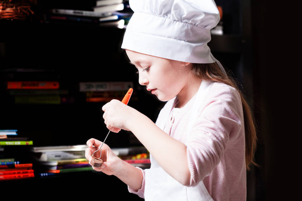 Little chef prepare chocolates - Fotoğraf, Görsel