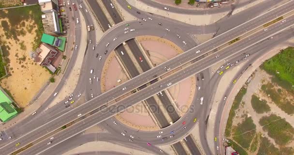 Luchtfoto bovenaanzicht van mooi weg kruispunt - Video