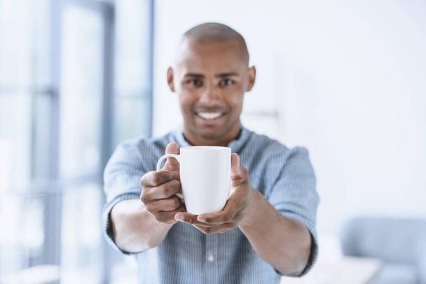 Африканский американский бизнесмен с чашкой кофе
 - Фото, изображение