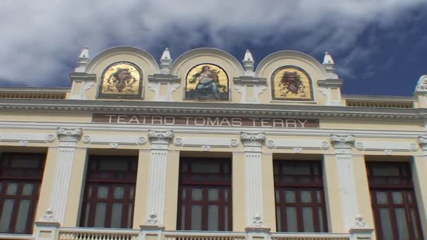 Vue du bâtiment Teatro Tomas
 - Séquence, vidéo
