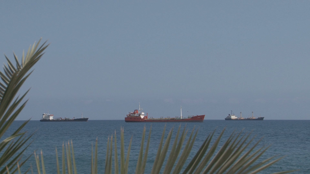 Zobacz na kontenerowce na morzu  - Materiał filmowy, wideo