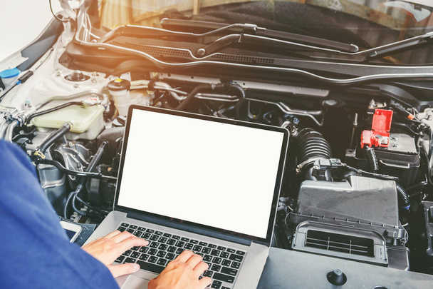 Professional car mechanic working in auto repair service using l - Фото, изображение