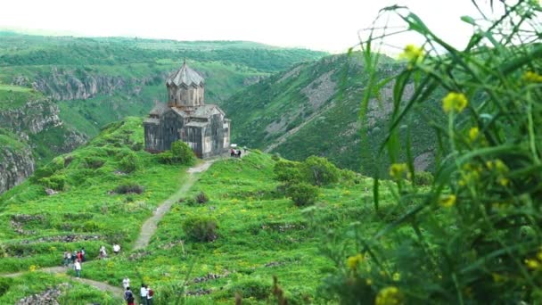 Krásný kostel v starověké Arménské pevnosti Amberd - Záběry, video