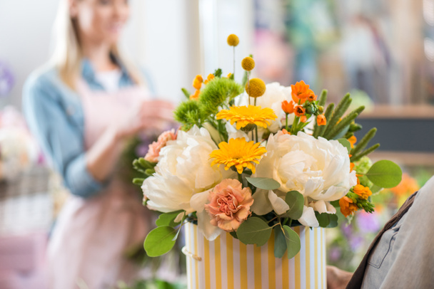 beautiful flowers in flower shop - Φωτογραφία, εικόνα