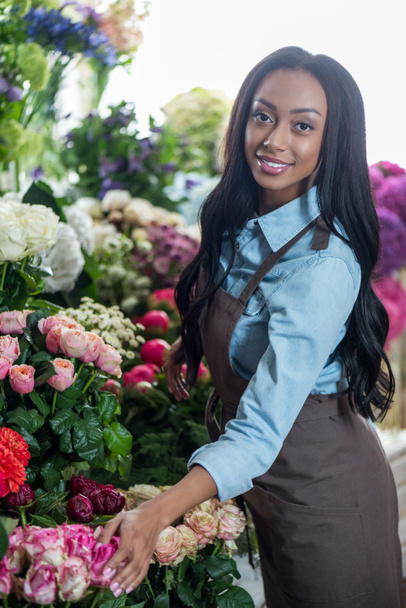 floristería afroamericana con flores
 - Foto, imagen